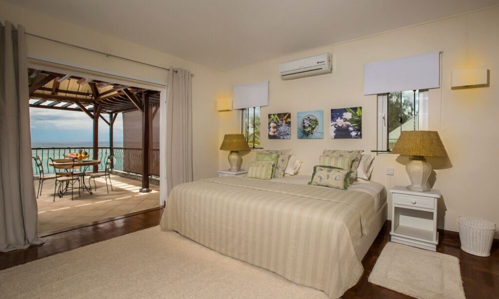 Villa-Tamarin-Bedroom