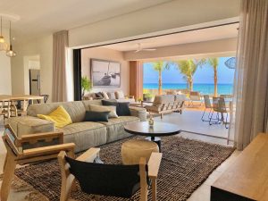 Pointe Azur Lounge Living