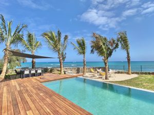 Pointe Azur private pool area