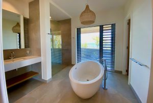 Pointe Azur master bedroom en-suite