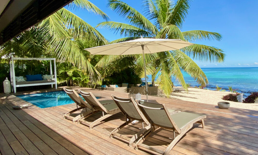 Villa Azura terrace pool sun beds