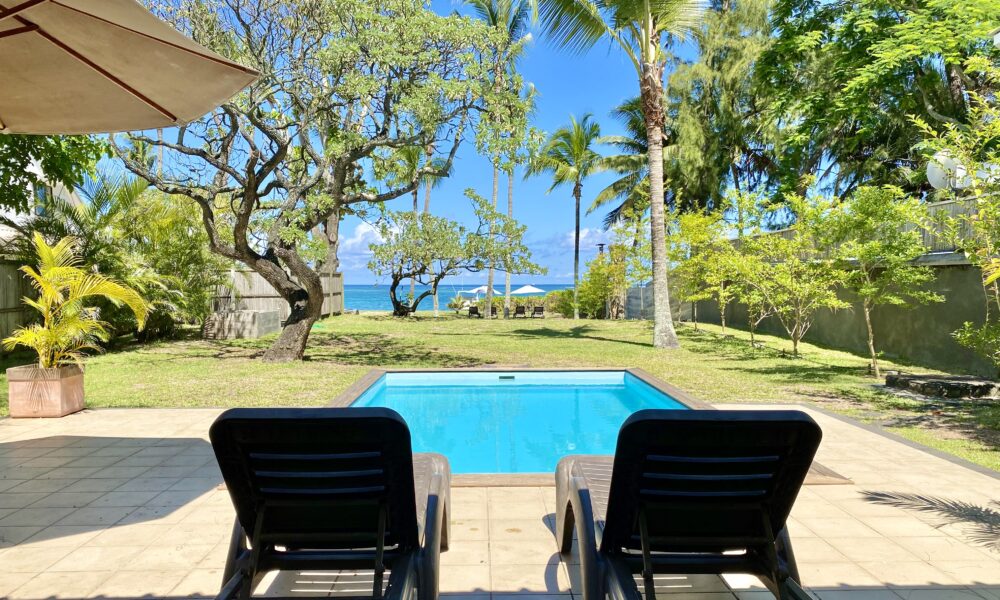 Villa Tropic 2 pool area with sun beds