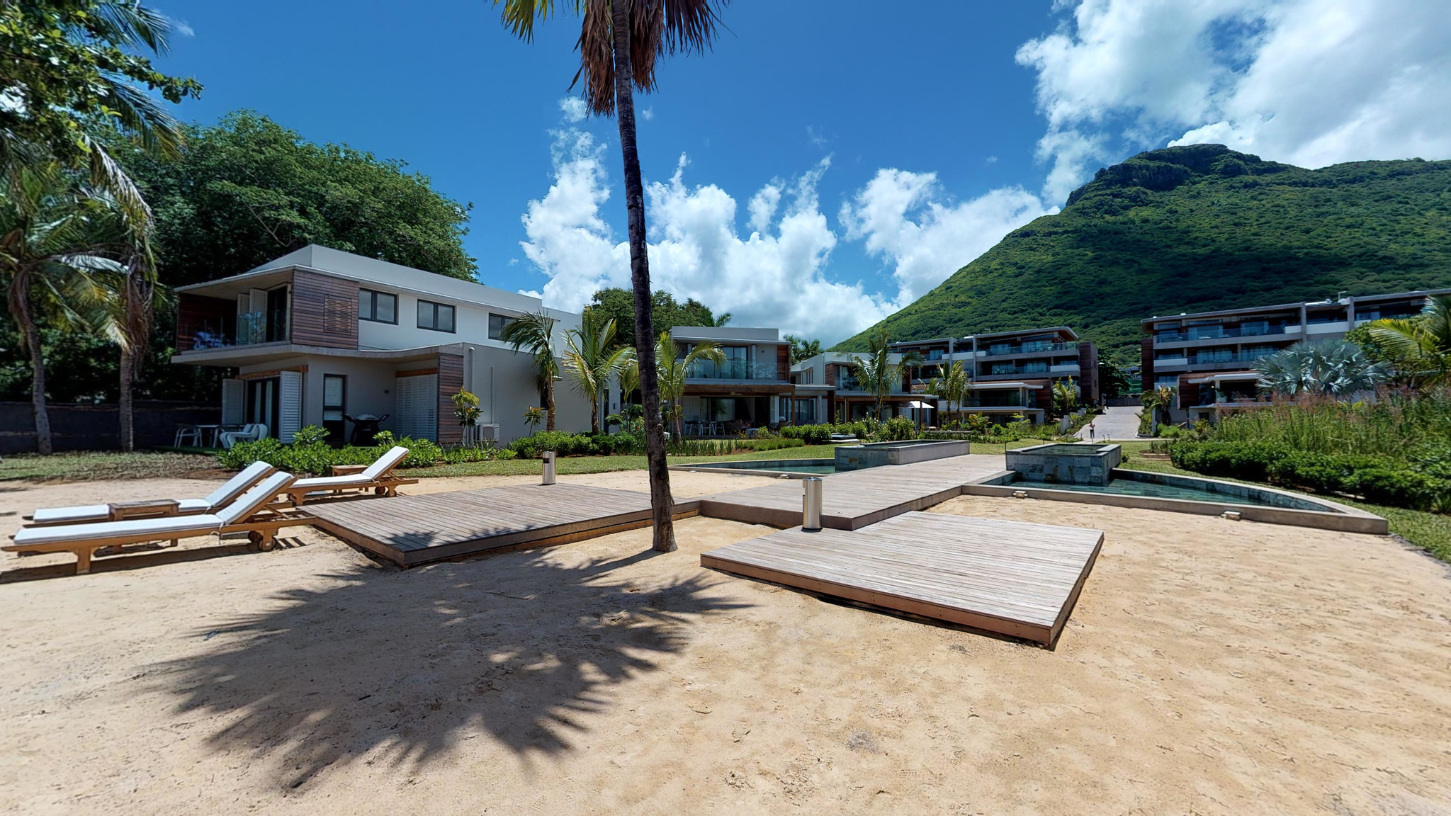 Manta Cove beach front side apartments