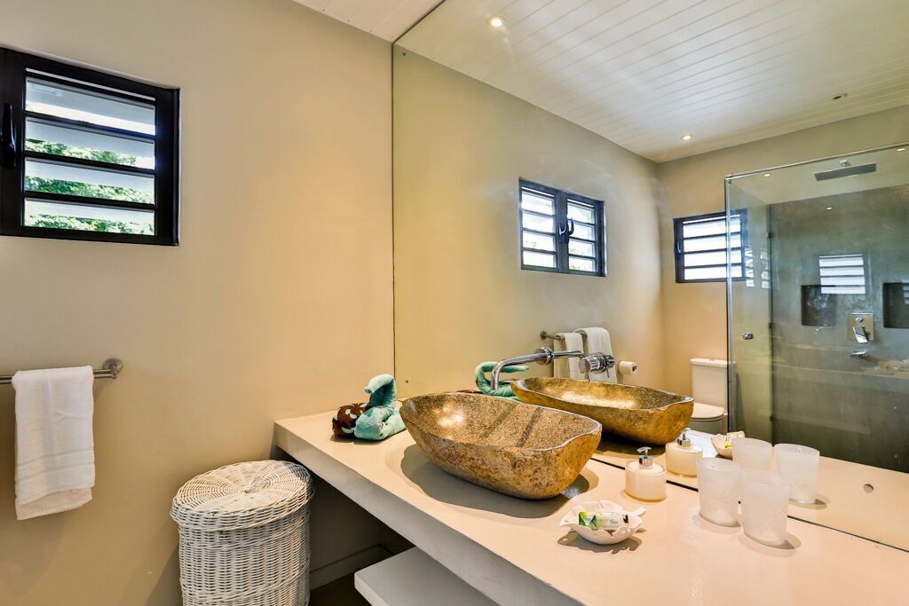 Villa-Azure-bathroom-2