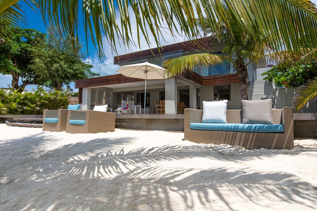 Villa-Azure-beach-front