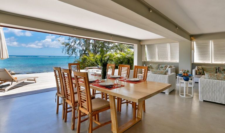 Villa-Azure-dining
