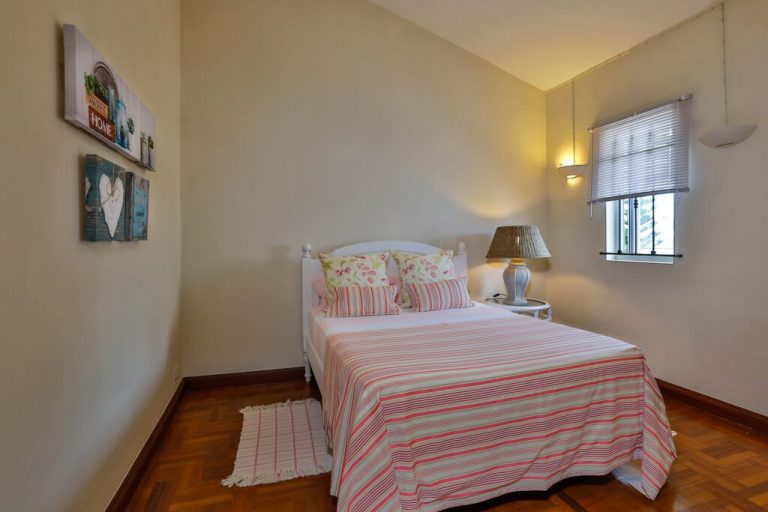 Villa-Tamarin-bedroom-4