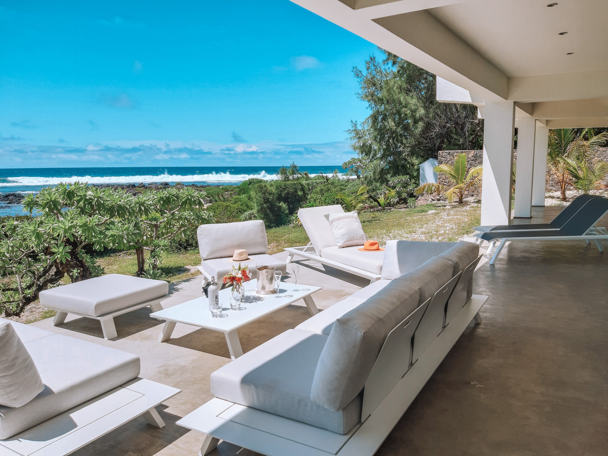 Villa Brisas beachfront lounge area